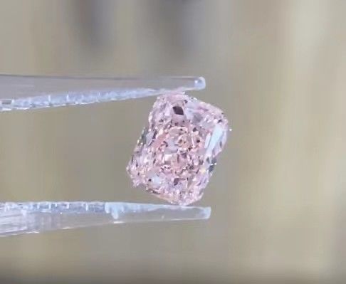 Il laboratorio certificato di IGI ha creato i diamanti colorati immagina il diamante sciolto radiante intenso di rosa VS1
