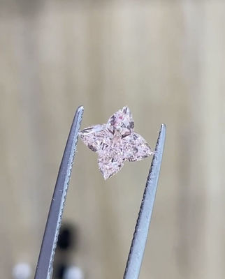 Il laboratorio artificiale ha costruito i diamanti che il quadrifoglio immagina il diamante rosa intenso