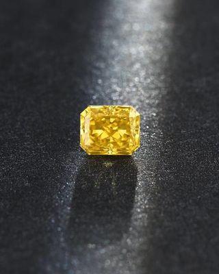 Diamante sciolto HPHT Diamond Synthetic Diamond Grit giallo sviluppato laboratorio del cuscino