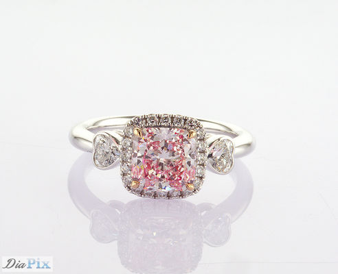 Anelli di diamanti di laboratorio a misura Tre pietra stile pietra principale 1,61ct rosa di lusso taglio cuscino
