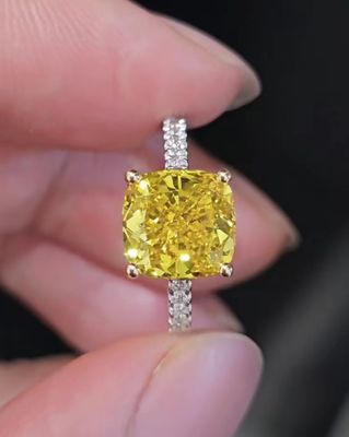 Diamanti gialli, di diamanti coltivati in laboratorio, anelli di fidanzamento, anello di nozze.