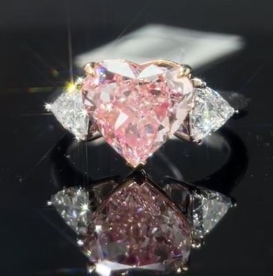 Laboratorio di taglio di cuore su misura Creato anello di diamante gioielli rosa 4.03ct stile tre pietre